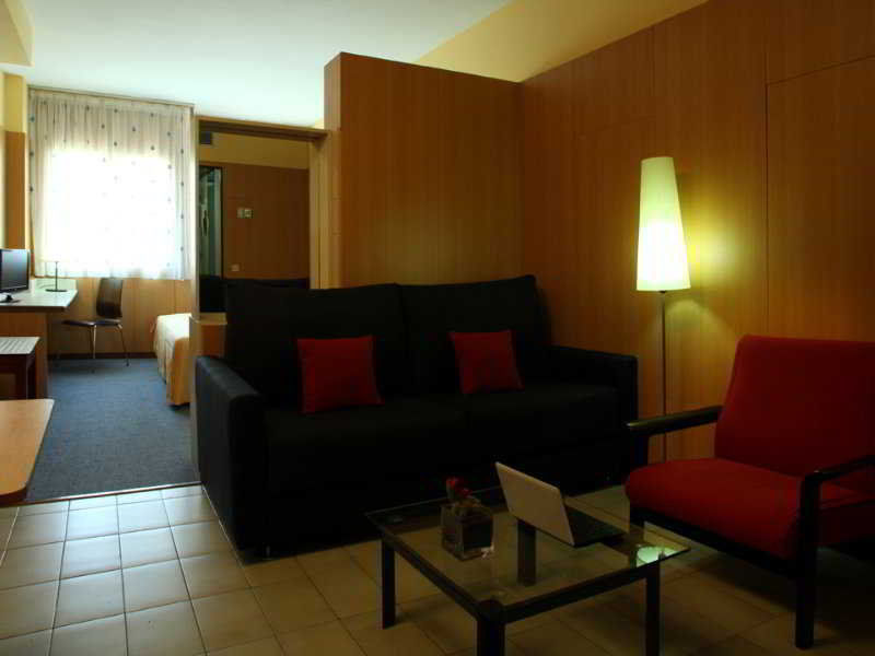 博纳诺瓦公寓套房酒店 巴塞罗那 外观 照片